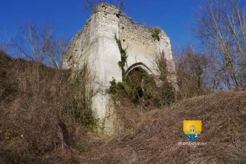 Entrée secondaire, tour porche, du château de Château-sur-Epte, c&#039;est celle qui donnait au village.