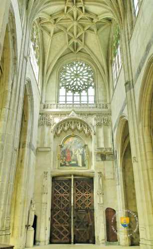 Transept, vue sud-nord.