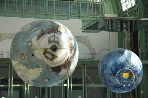 Globes de Coronelli ou Globes de Marly sont une paire de globes (terrestre et céleste) de grande dimension (4 mètres de diamètre environ) réalisée par Vincenzo Coronelli et offerte à Louis XIV à la fin du xviie siècle.