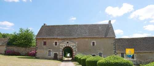 Belle porte de l&#039;entrée principale du château