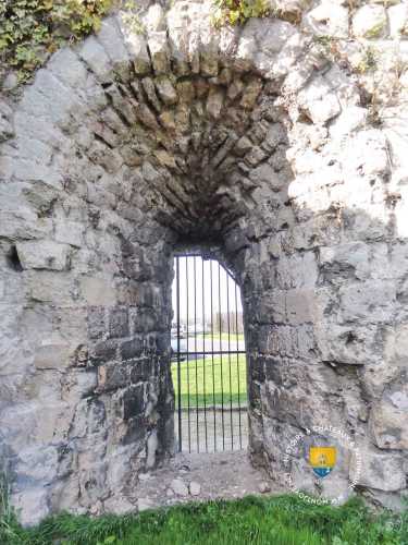 Ruines du château de Beaumont sur Oise Ouverture de jour comme au château d&#039;Ivry la Bataille