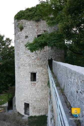 Chemin de ronde menant à la tour de Perrinet Gressart, c&#039;est probablement de cette tour qu&#039;il assura la défense de la ville contre Jeanne d&#039;Arc.