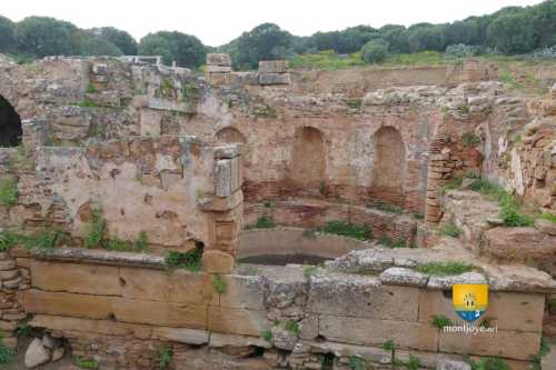 Le nymphée romain est une sorte de château d&#039;eau qui permettait d&#039;alimenter l&#039;eau